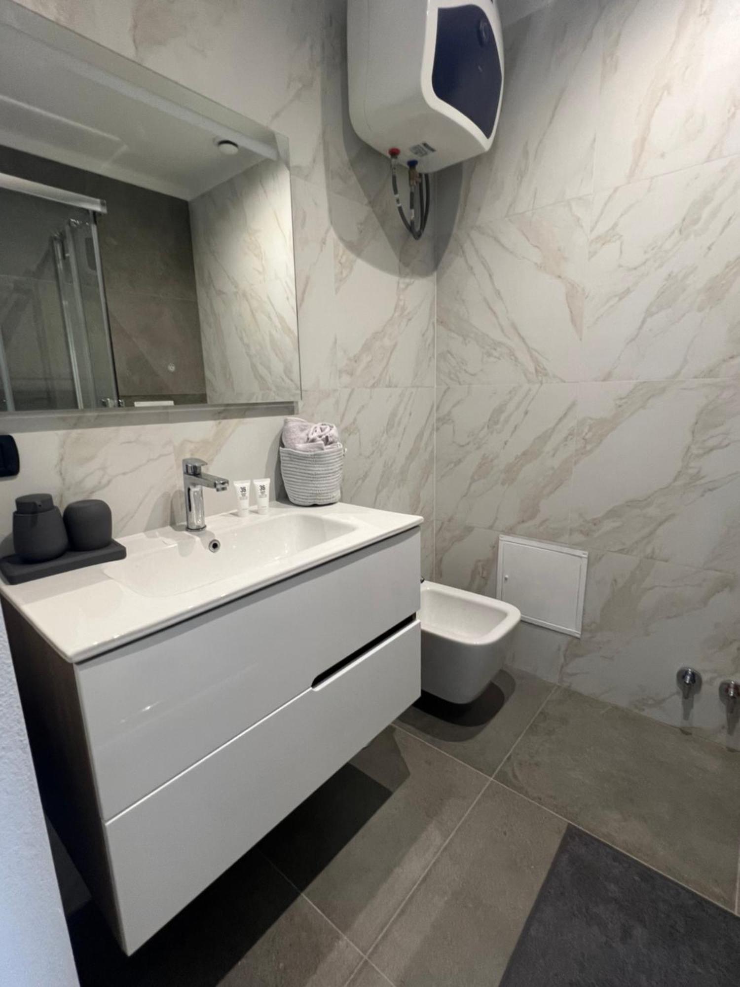 Monolocale Ovidio Aparthotel Milan Bagian luar foto