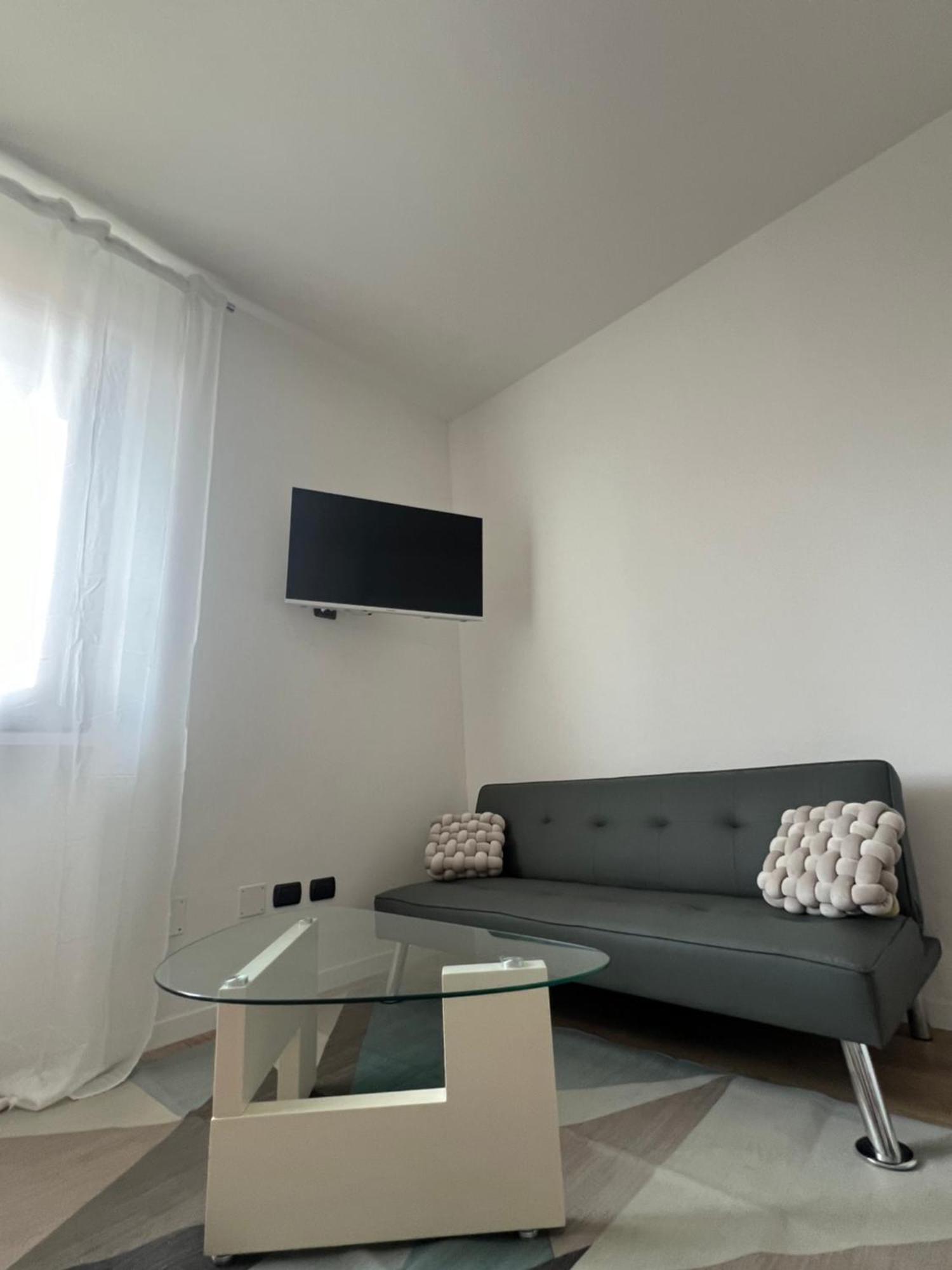 Monolocale Ovidio Aparthotel Milan Bagian luar foto